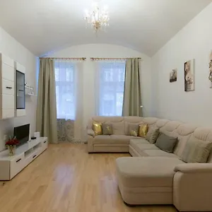 Spacious Near Wenceslas Square Praha
